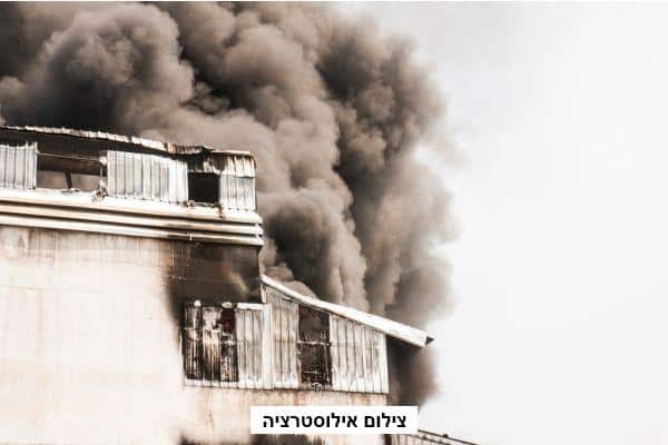 חנות עולה באש